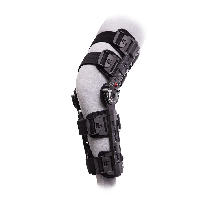 How does the Djo Donjoy XROM Knee Brace fit various users?