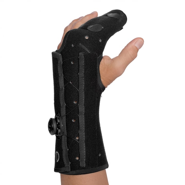 How does the Djo Exos brace fasten around the fingers?