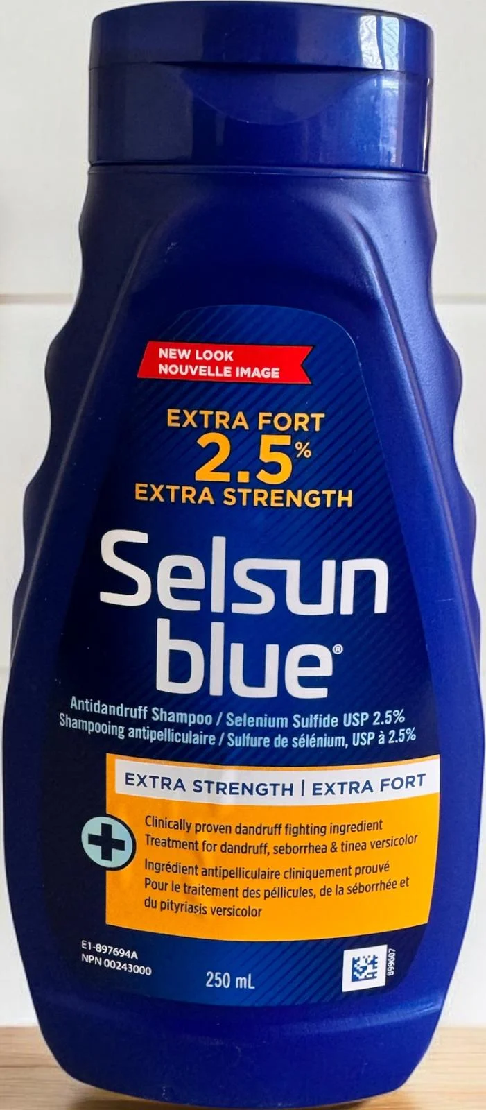 Are there any vitamins in Selsun Blue Extra Strength Shampoo?